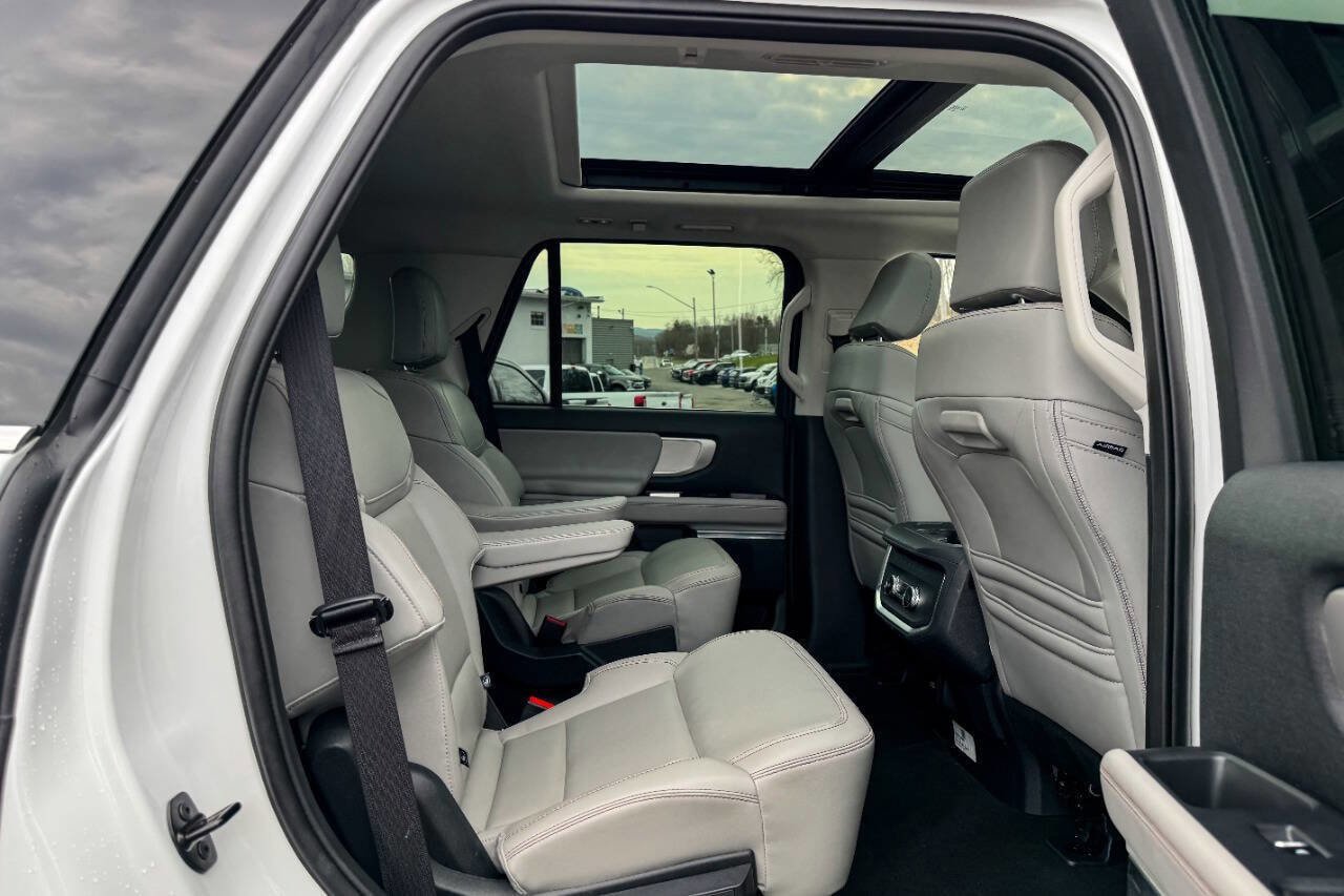 Used 2025 Ford Expedition Active image 15