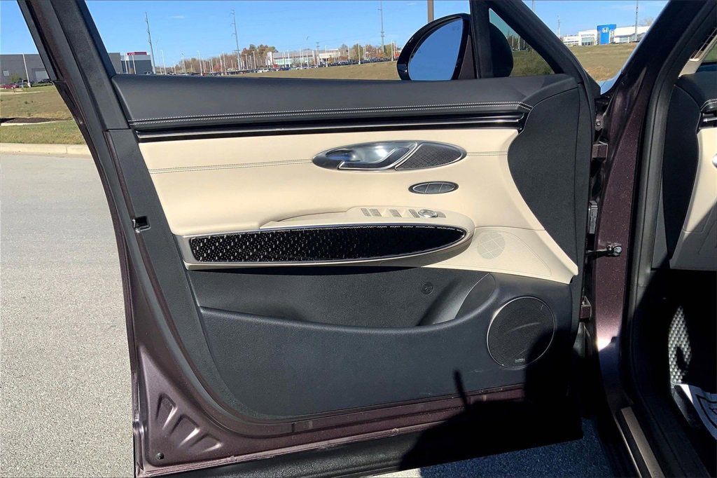 Used 2023 Genesis GV70 3.5T Sport w/ Sport Prestige Package image 19