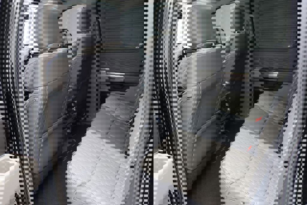 Used 2025 Ford F250 Platinum w/ Platinum Plus Package image 19