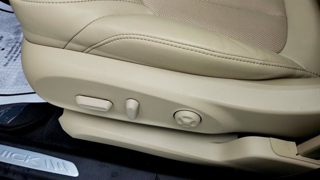Used 2020 Buick Envision Essence w/ Experience Buick Package FWD image 12