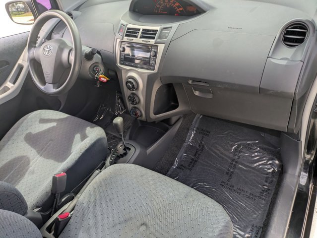 Used 2010 Toyota Yaris 2-Door Hatchback image 19