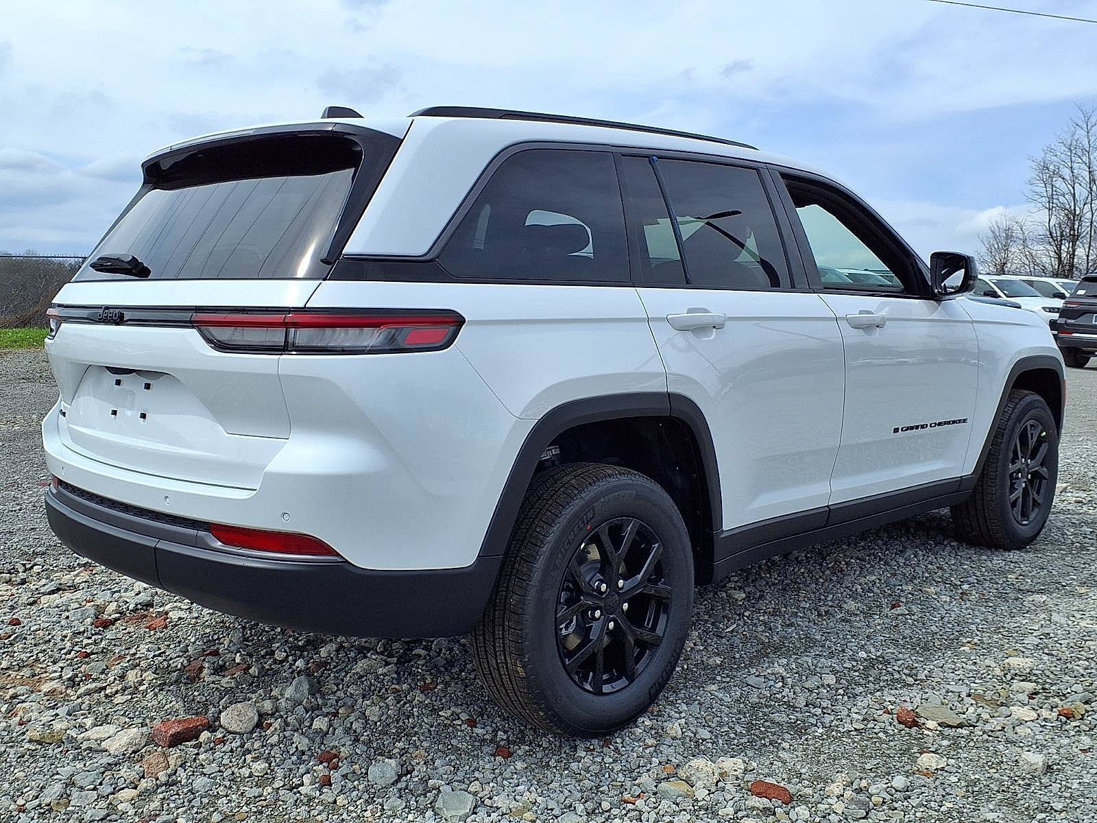 New 2026 Jeep Grand Cherokee Altitude AWD/4WD image 3