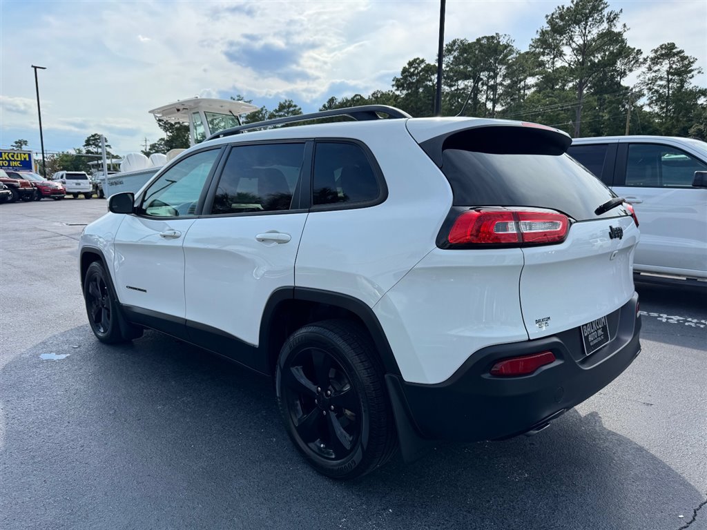 Used 2018 Jeep Cherokee Latitude w/ Altitude Package FWD image 6