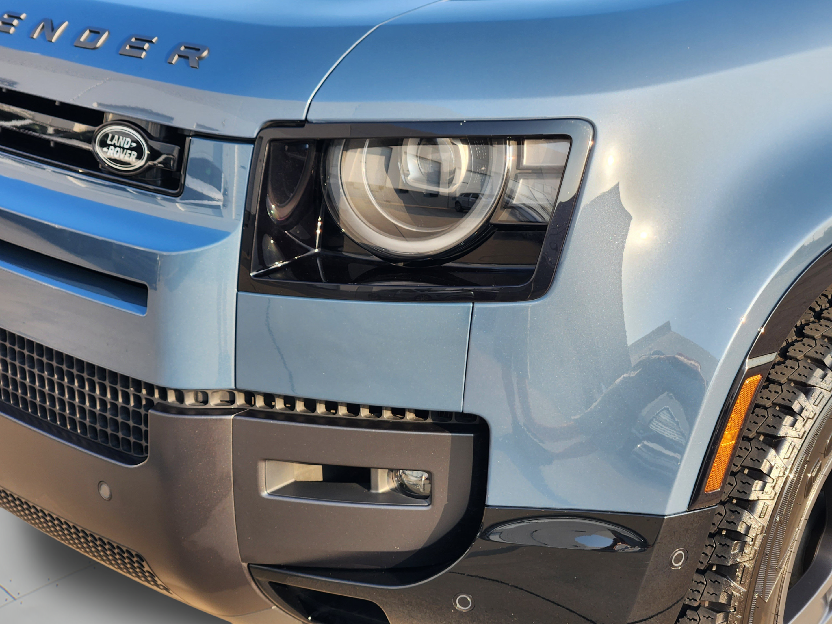 Certified 2026 Land Rover Defender 110 X-Dynamic SE AWD/4WD image 31