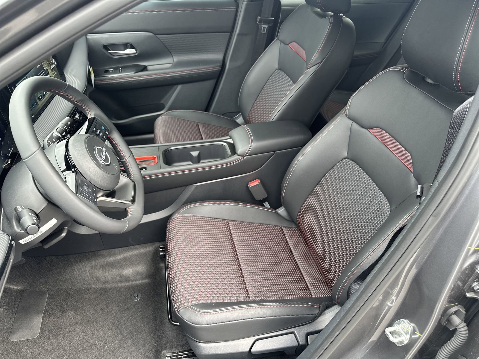 New 2025 Nissan Kicks SR image 18