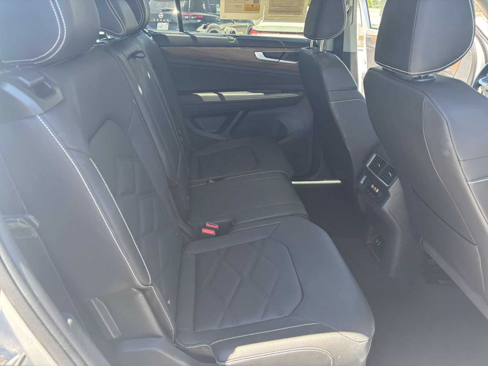 Used 2026 Volkswagen Atlas SE FWD image 28