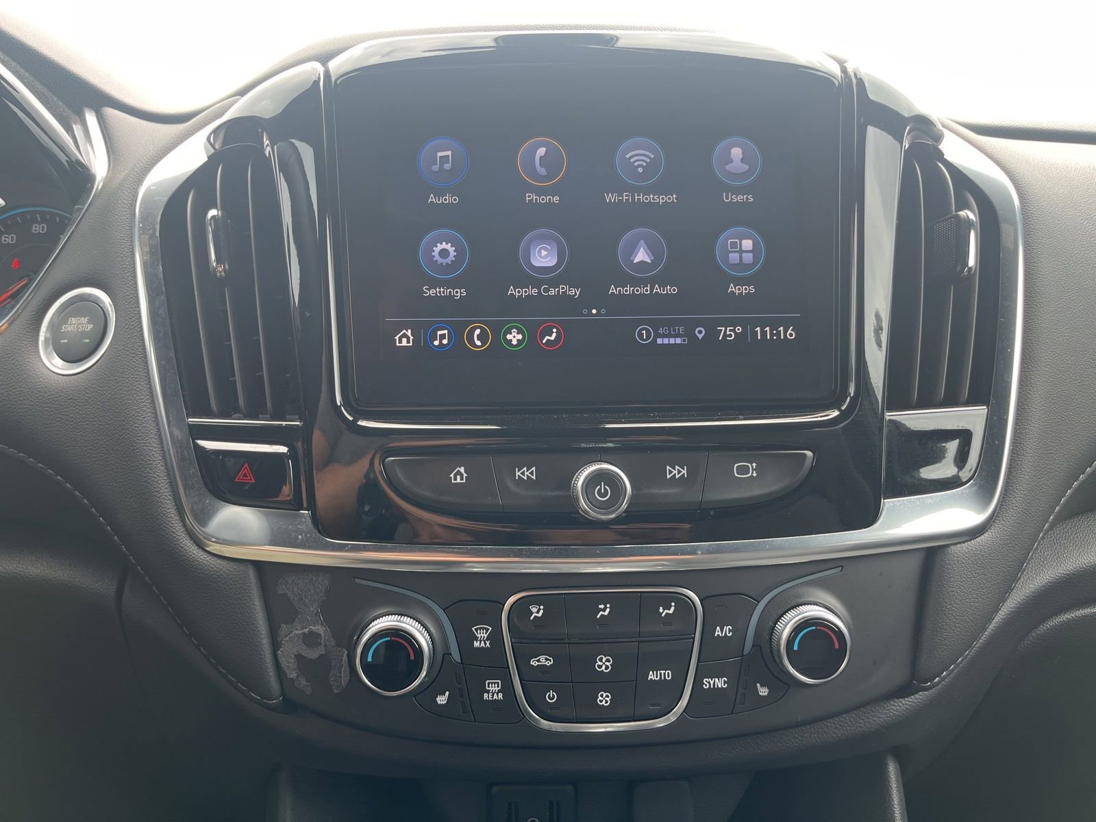 Used 2023 Chevrolet Traverse LT image 9