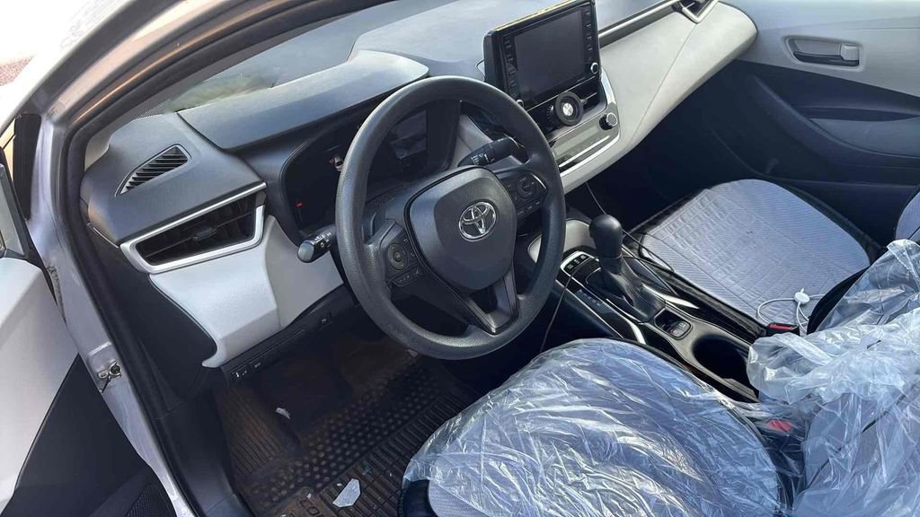 Used 2022 Toyota Corolla LE image 8