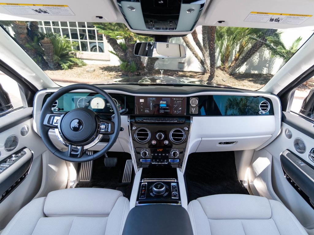 Used 2025 Rolls-Royce Cullinan image 4