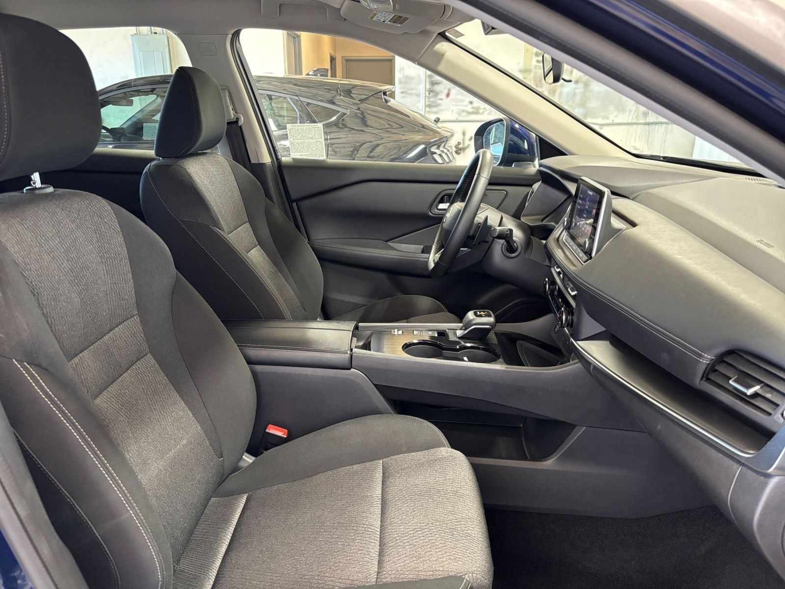 Used 2025 Nissan Rogue SV FWD image 37