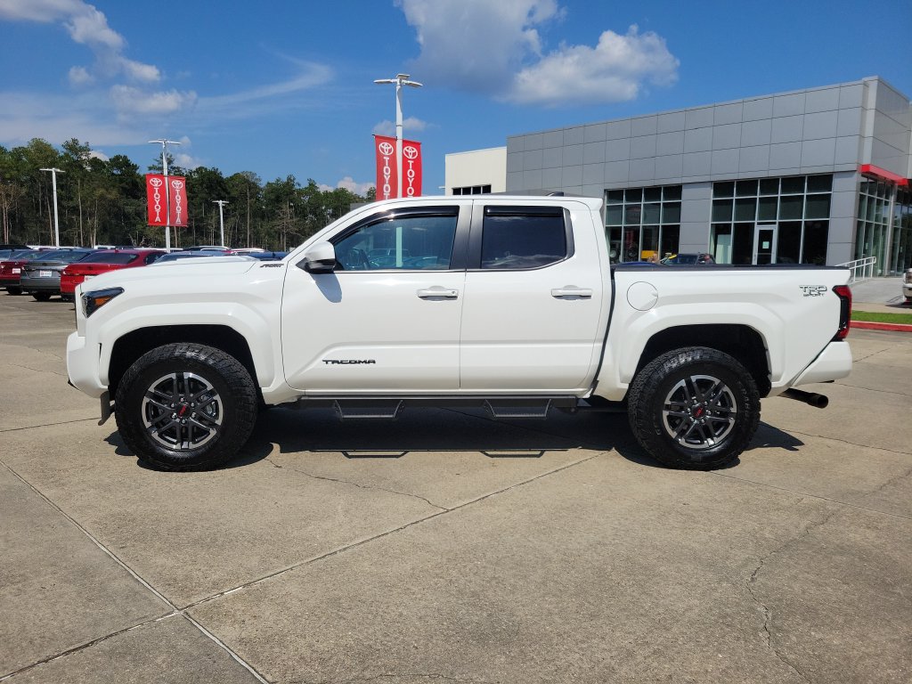 Used 2024 Toyota Tacoma TRD Sport AWD/4WD image 2