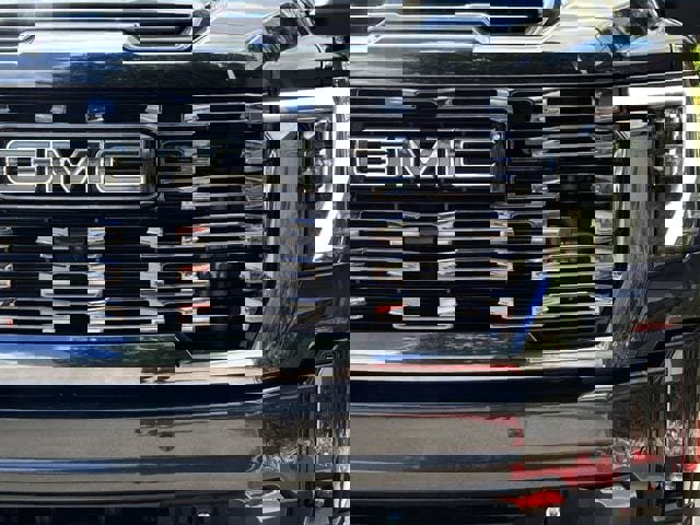 Used 2024 GMC Sierra 2500 Denali Ultimate AWD/4WD image 9