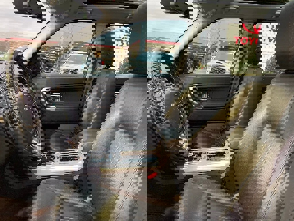 Used 2019 Land Rover Discovery Sport HSE image 10