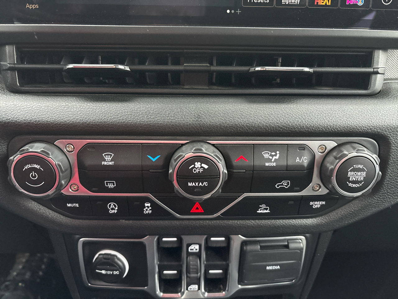 Used 2025 Jeep Wrangler Unlimited Sport image 16