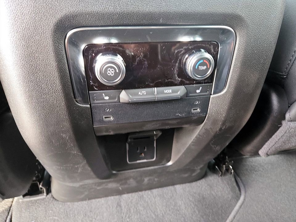 New 2026 GMC Yukon XL Elevation image 32