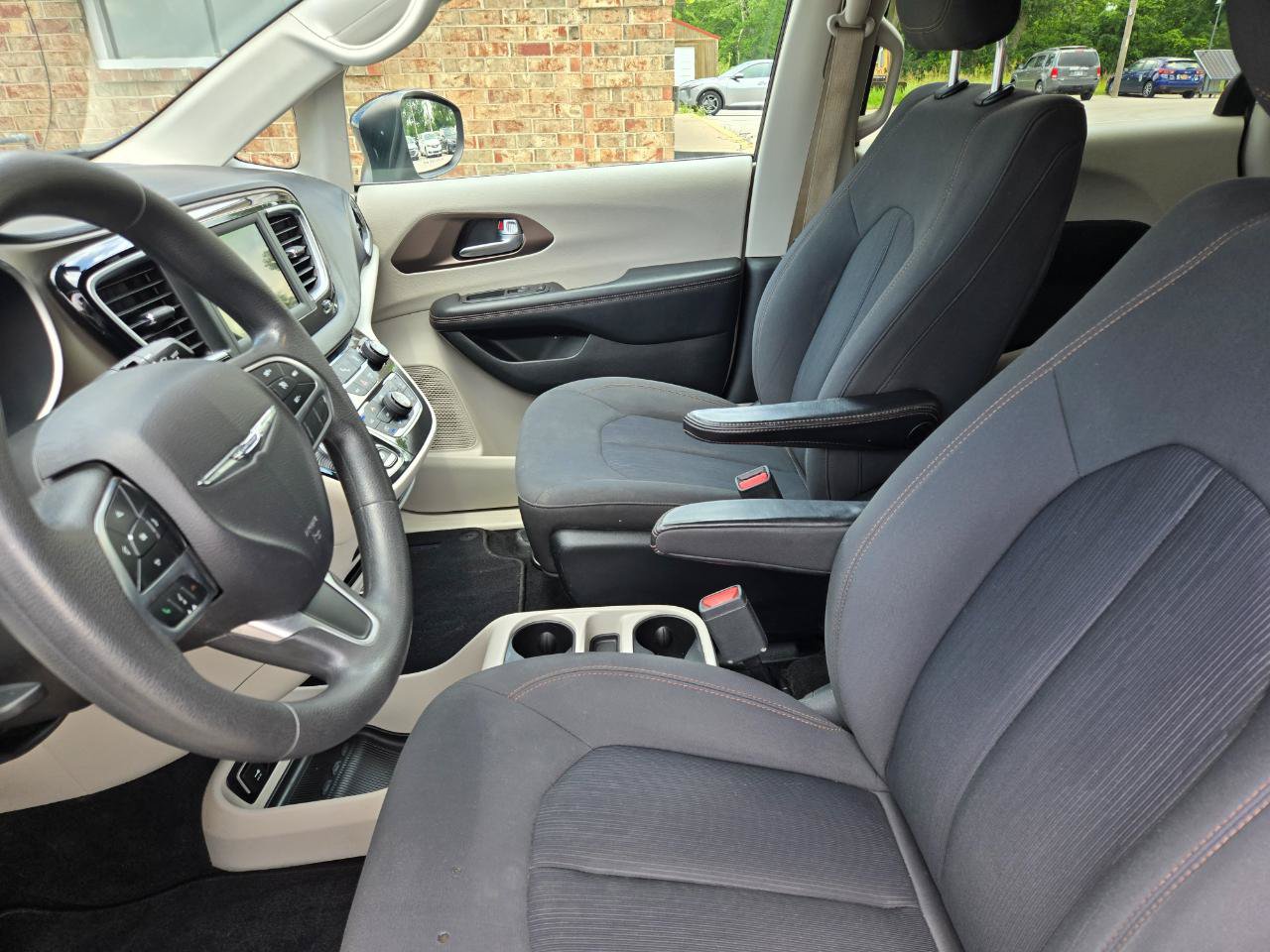 Used 2018 Chrysler Pacifica LX w/ Tire & Wheel Group FWD image 20