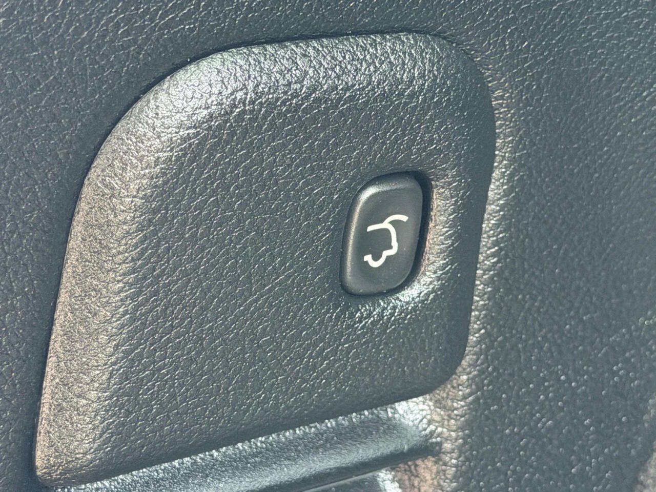Used 2012 Jeep Grand Cherokee Overland AWD/4WD image 6