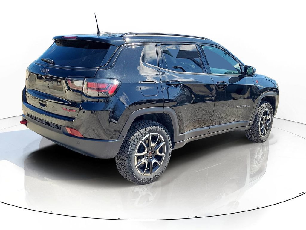 Used 2025 Jeep Compass Trailhawk w/ Trailhawk Elite Group image 4