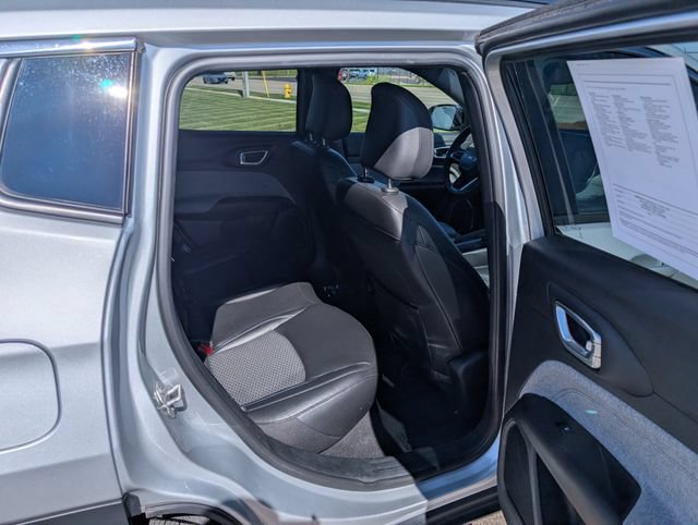 Used 2024 Jeep Compass Latitude AWD/4WD image 5