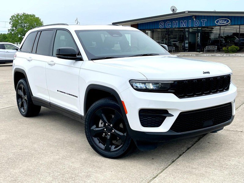 Used 2024 Jeep Grand Cherokee Altitude AWD/4WD image 2