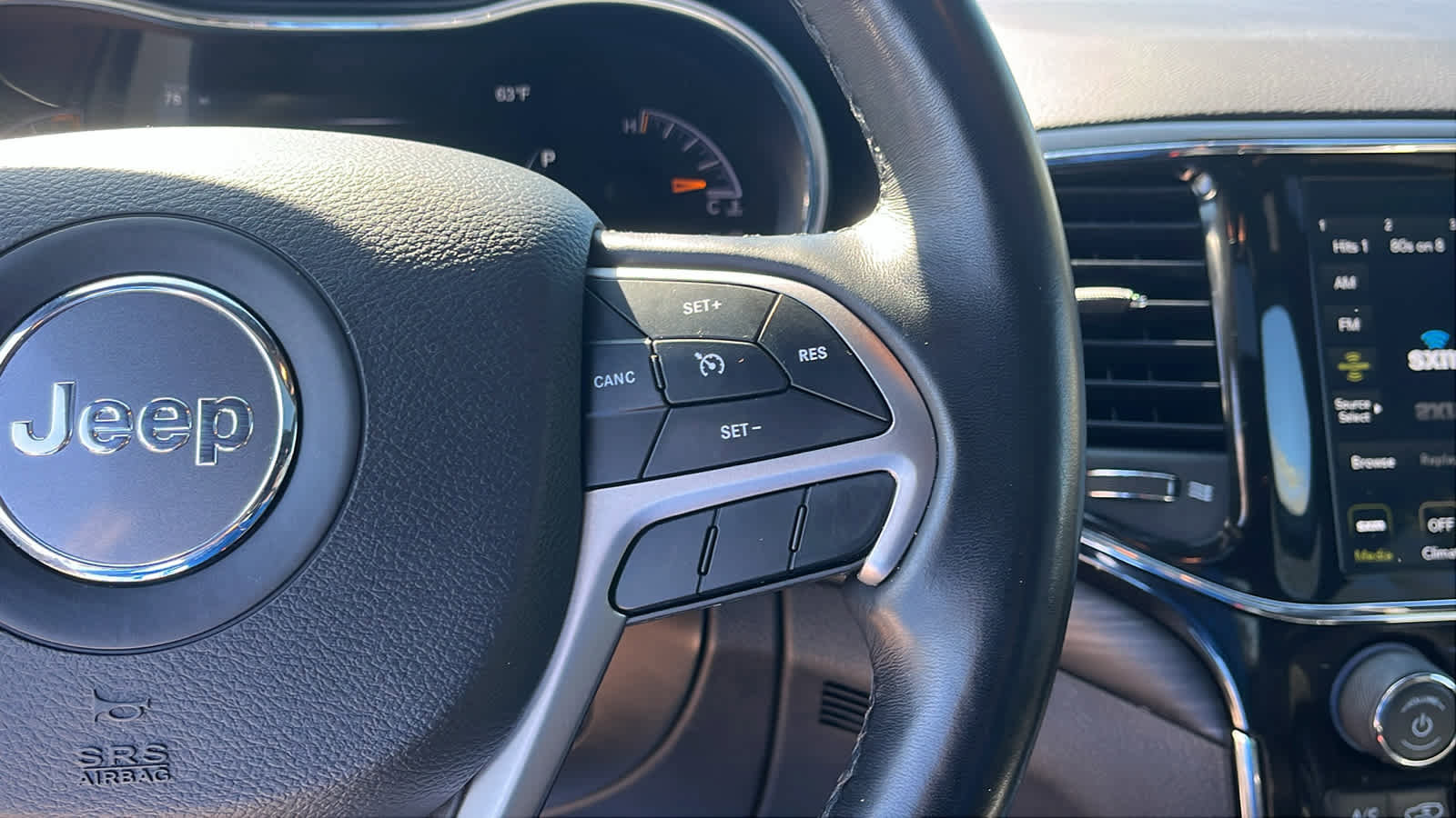 Used 2021 Jeep Grand Cherokee Laredo X AWD/4WD image 13