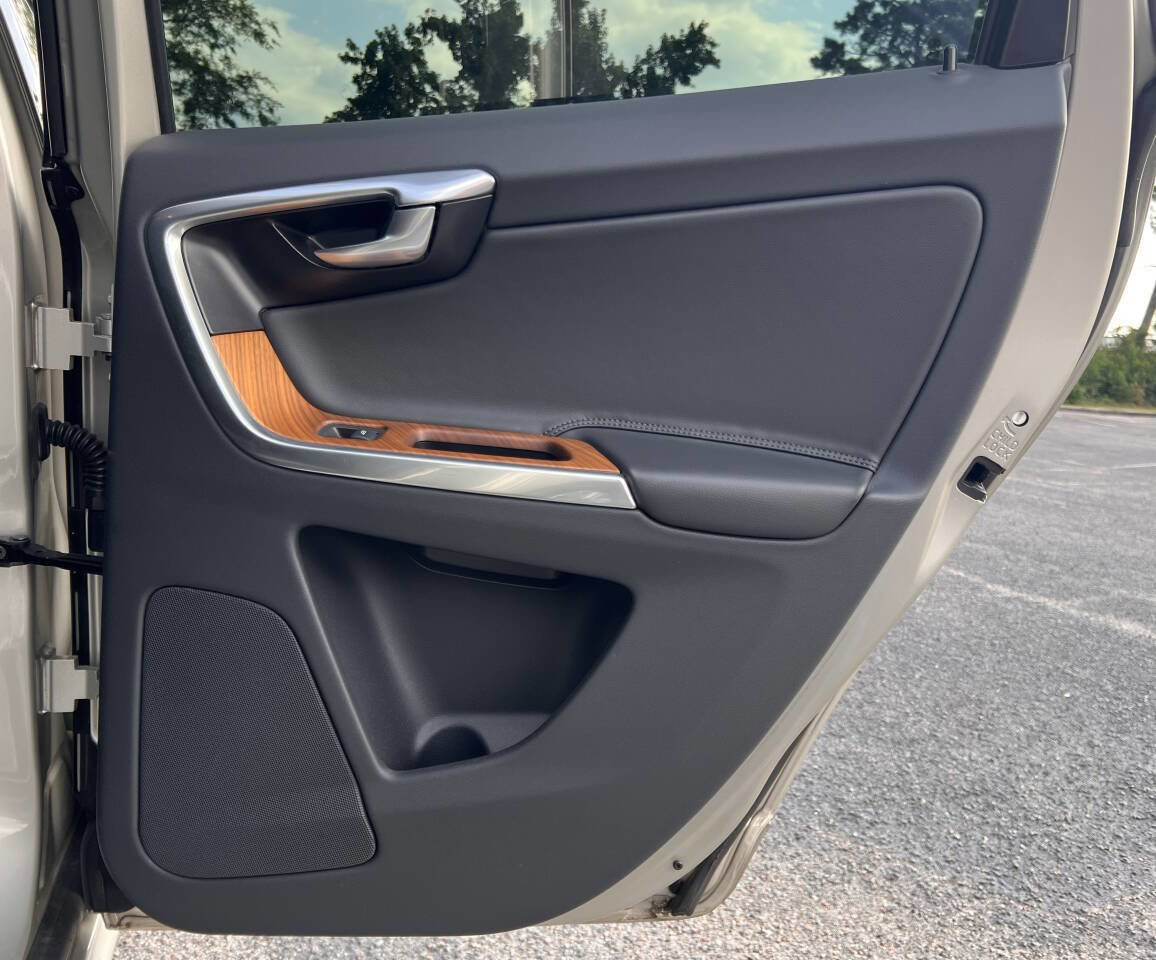 Used 2017 Volvo XC60 T5 Inscription w/ Advanced Package AWD/4WD image 18