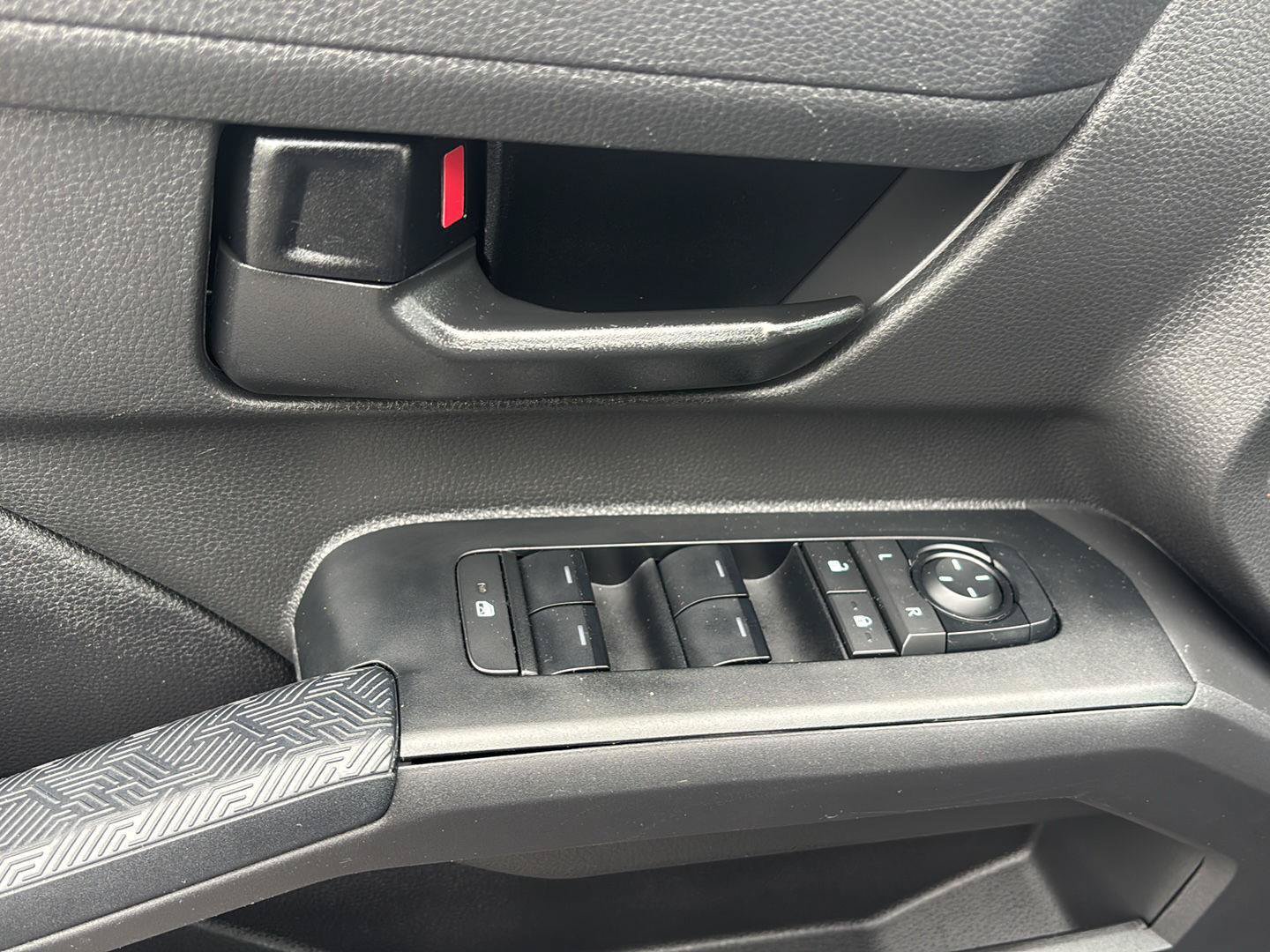 Used 2024 Toyota Tacoma SR5 AWD/4WD image 27