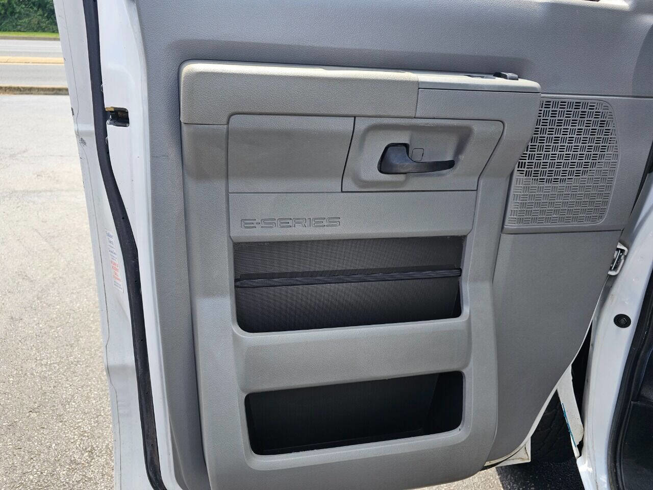 Used 2011 Ford E-150 and Econoline 150 w/ PWR Group image 15