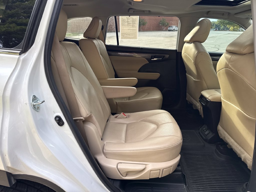 Used 2023 Toyota Highlander Limited AWD/4WD image 27