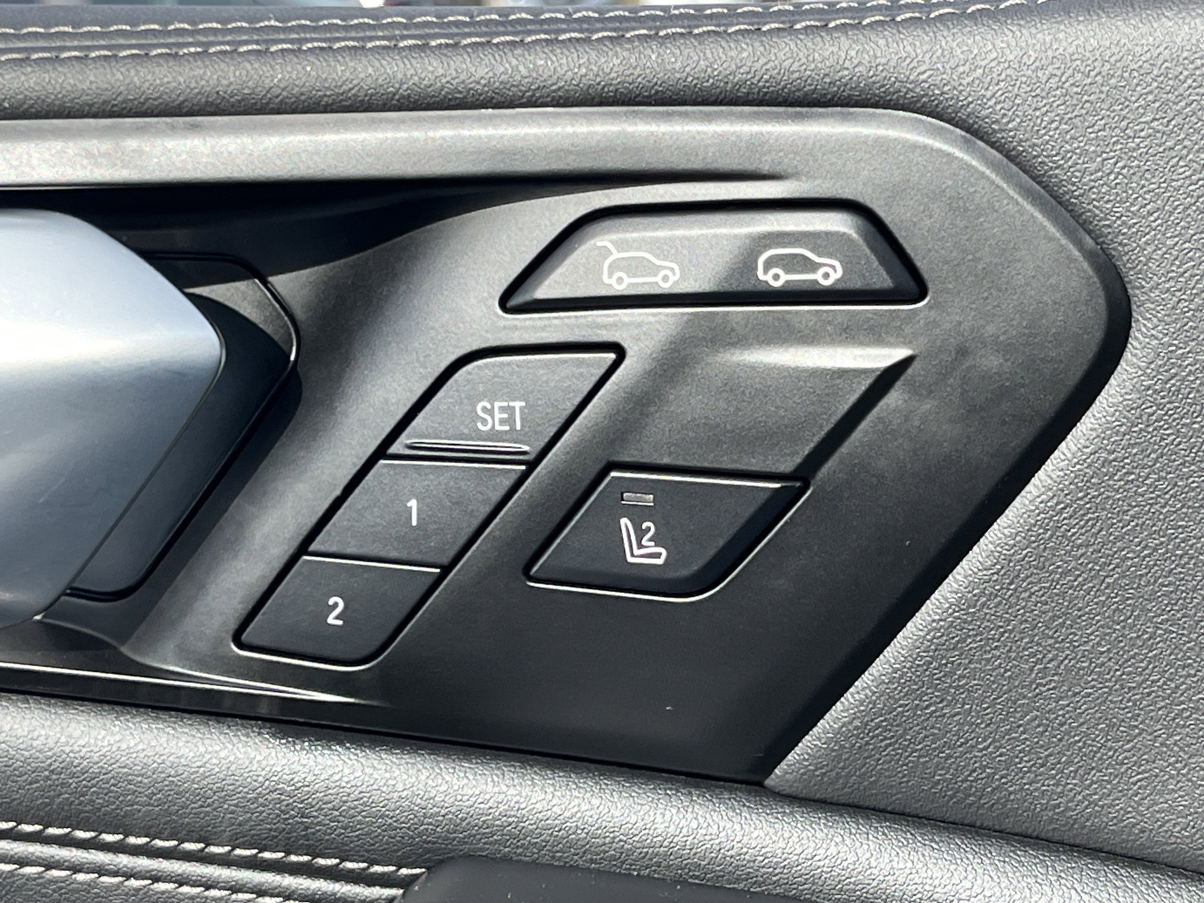 Used 2026 BMW X6 M60i image 16