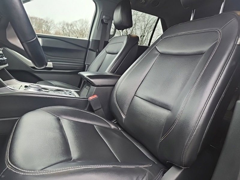 Used 2020 Ford Explorer XLT w/ Equipment Group 202A image 23