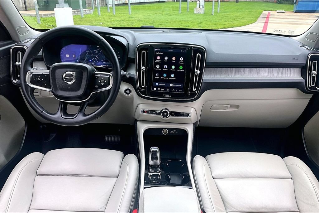 Certified 2026 Volvo XC40 B5 Plus AWD/4WD image 21