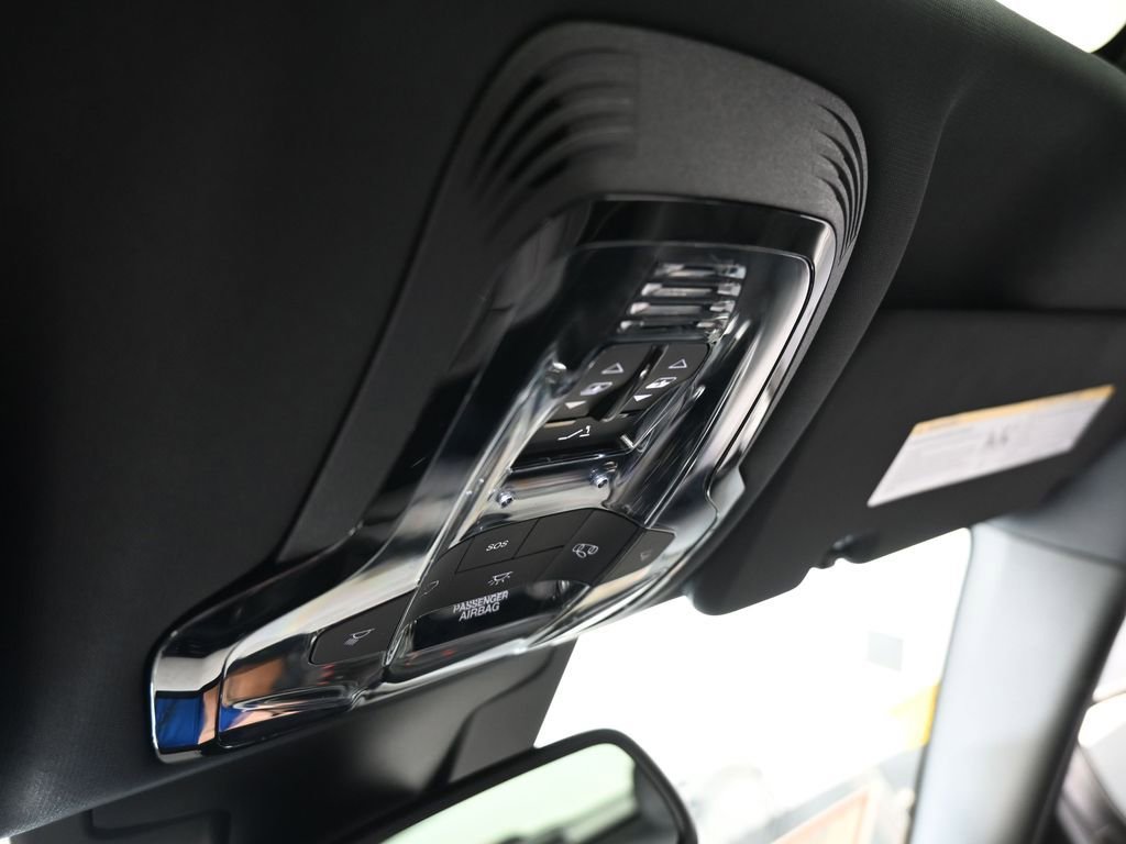 Used 2023 Alfa Romeo Stelvio Sprint image 30