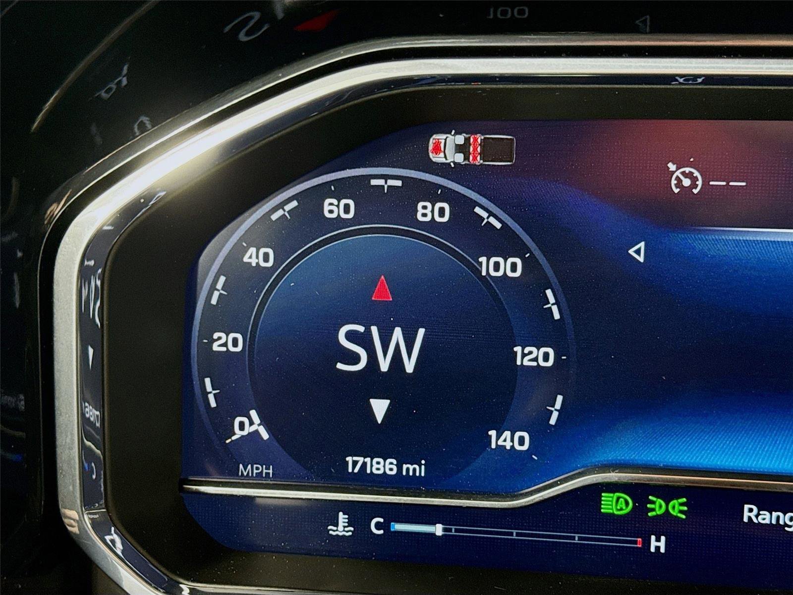 Used 2025 Chevrolet Silverado 1500 LT image 6