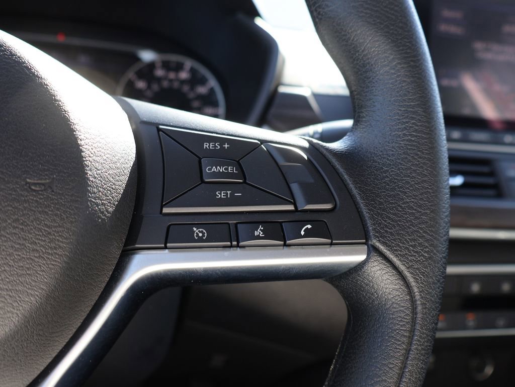 Used 2025 Nissan Altima 2.5 SV image 27