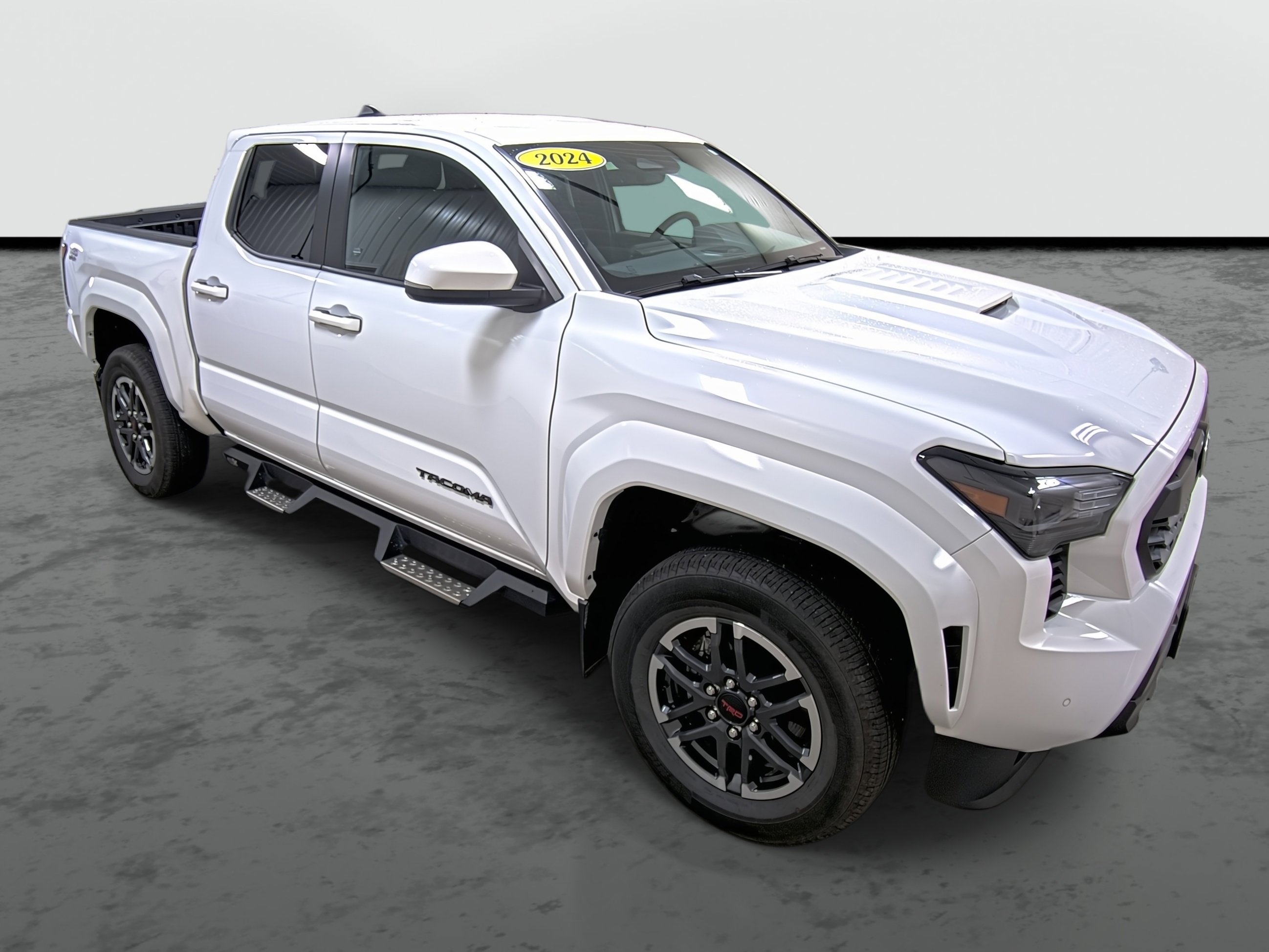 Used 2024 Toyota Tacoma TRD Sport w/ TRD Sport Upgrade Package image 5