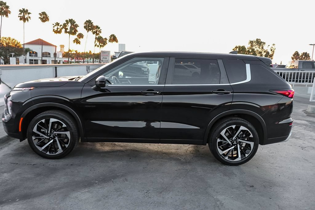 Used 2024 Mitsubishi Outlander SE AWD/4WD image 14
