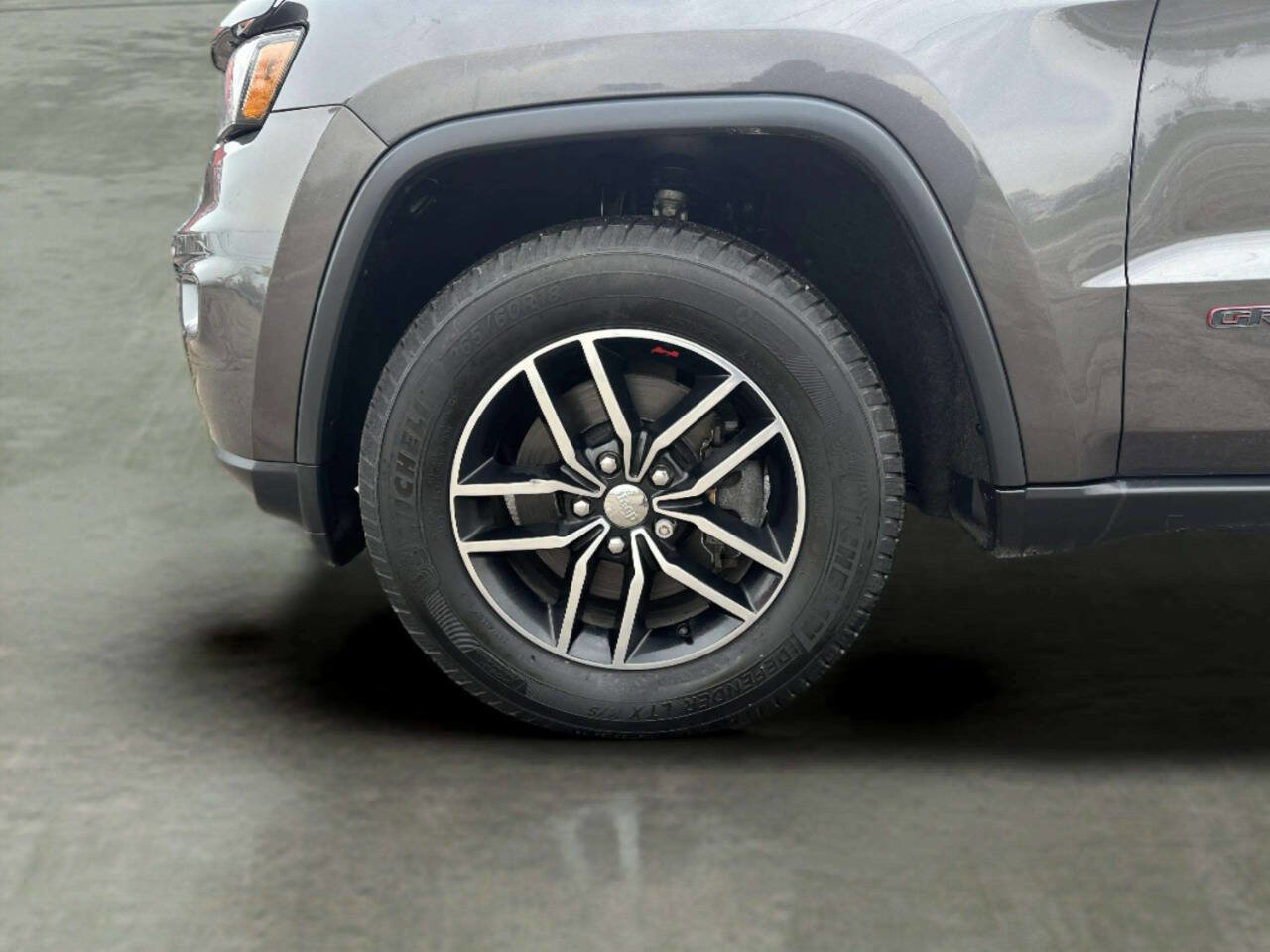 Used 2018 Jeep Grand Cherokee Trailhawk w/ Trailhawk Luxury Group AWD/4WD image 37