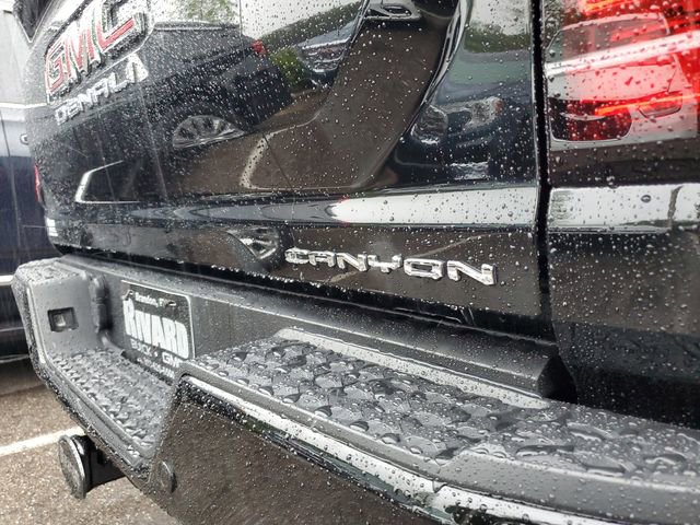 Used 2025 GMC Canyon Denali image 7