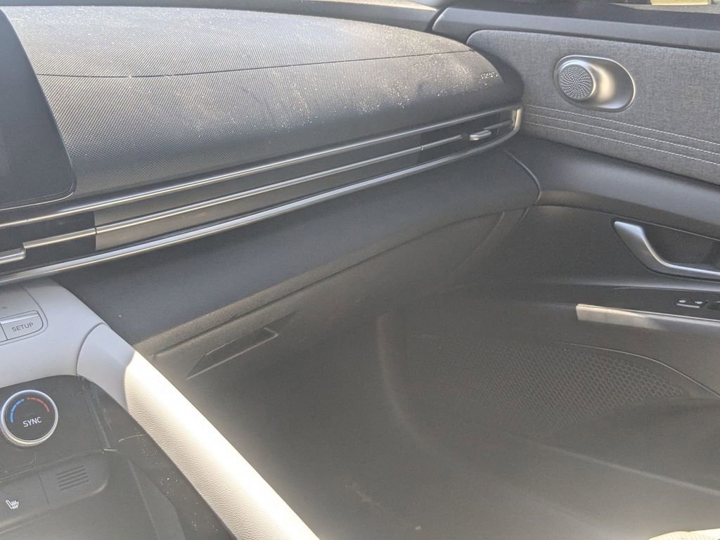 Used 2022 Hyundai Elantra Limited FWD image 23
