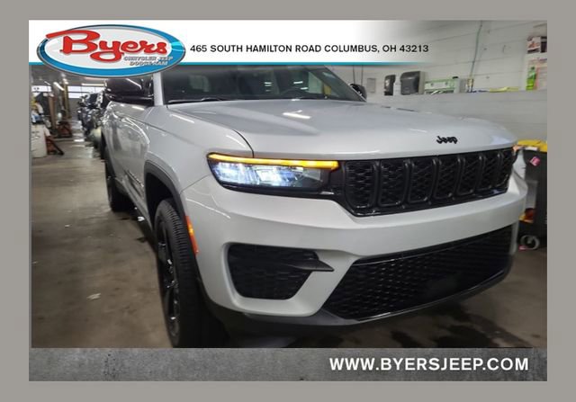 Used 2024 Jeep Grand Cherokee Altitude image 1