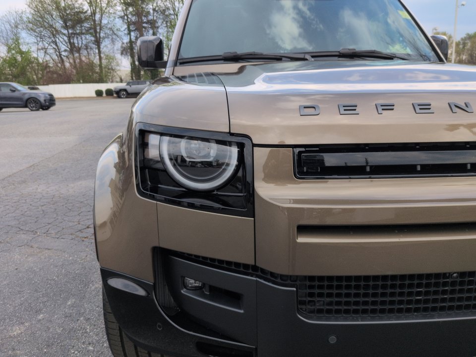 New 2026 Land Rover Defender 110 X-Dynamic SE AWD/4WD image 23