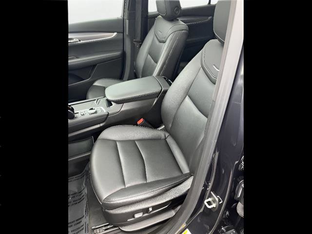 Used 2023 Cadillac XT6 Luxury image 13