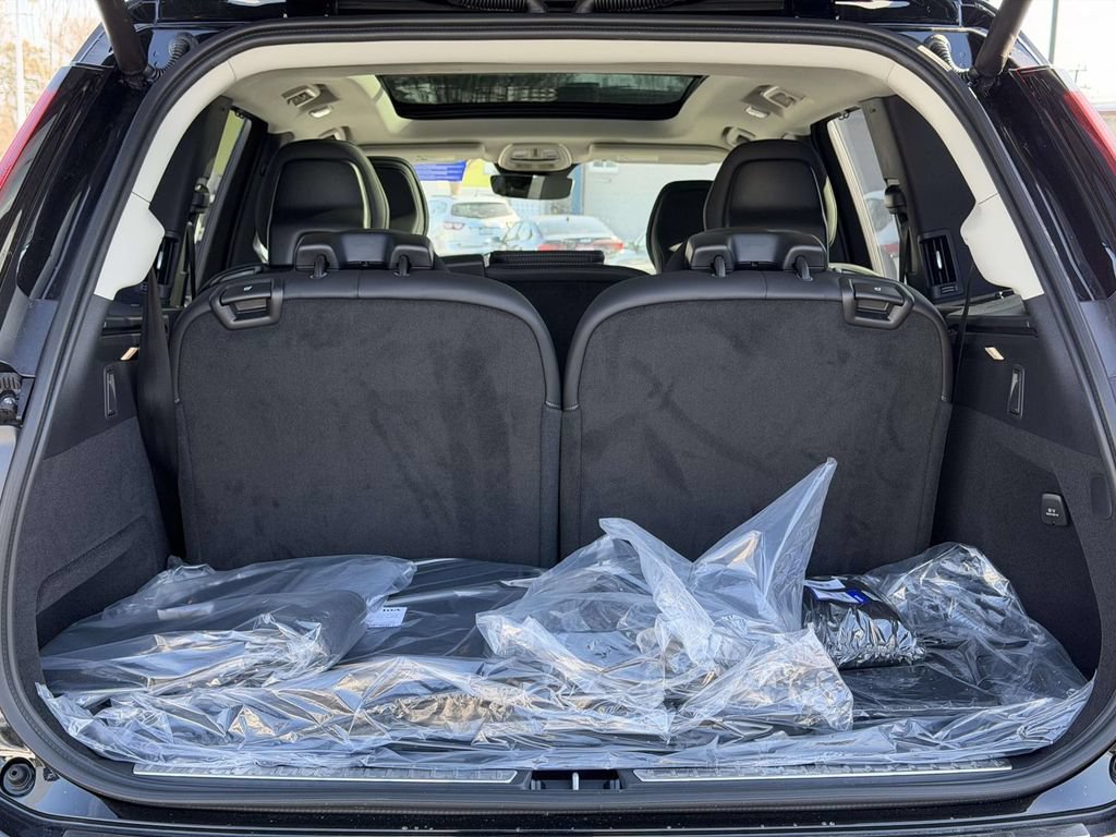 New 2026 Volvo XC90 T8 Ultra w/ Protection Package Premier AWD/4WD image 13