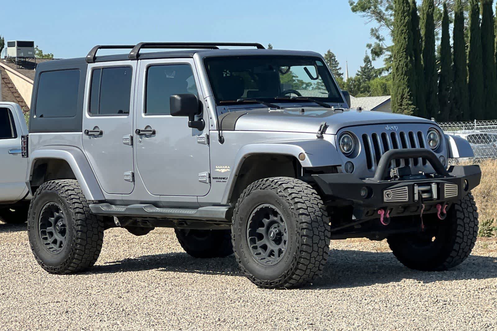 Used 2014 Jeep Wrangler Unlimited Sahara w/ Connectivity Group AWD/4WD image 10