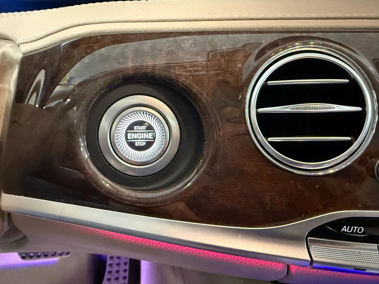 Used 2019 Mercedes-Benz S 560 Sedan image 26
