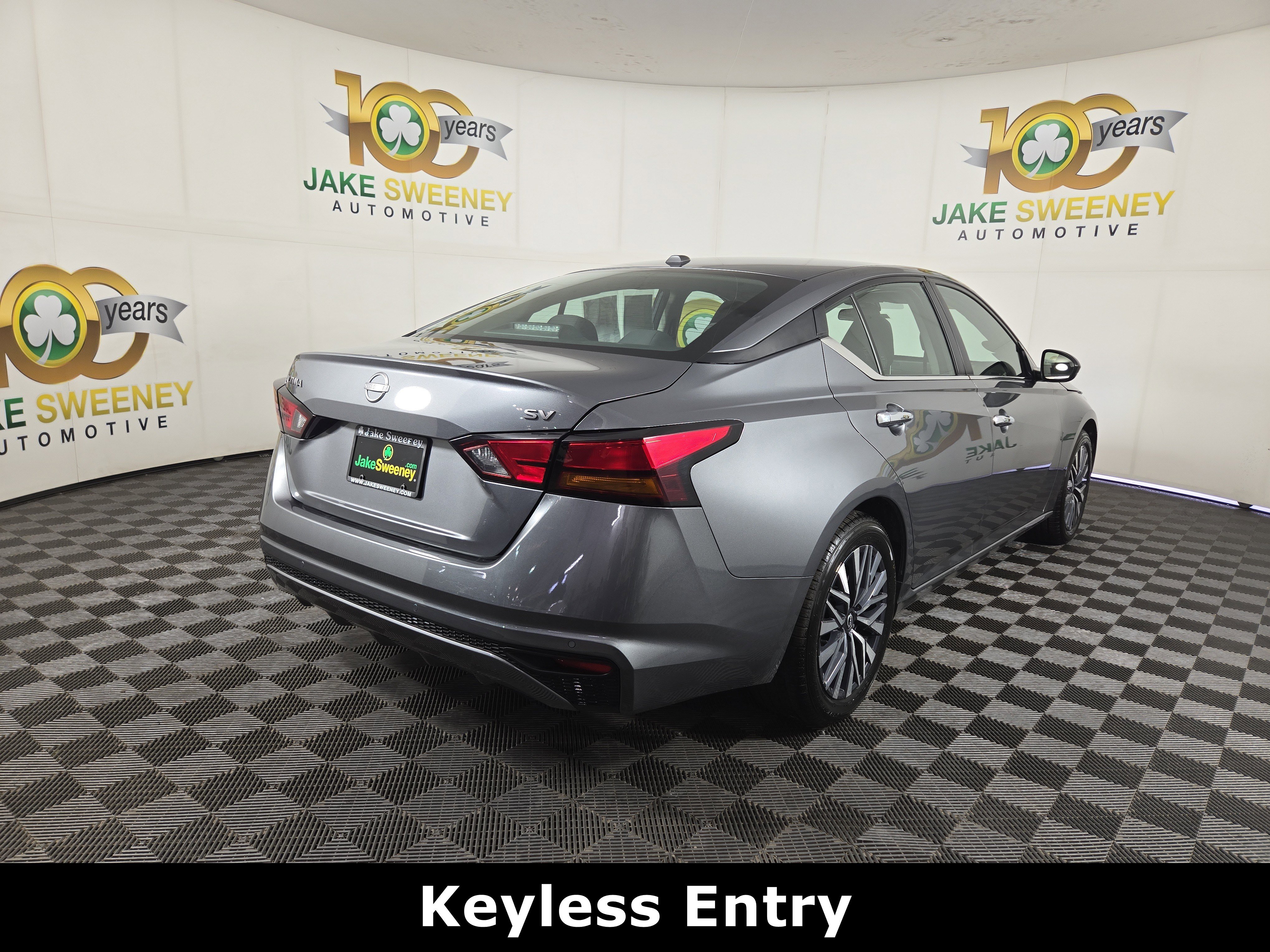 Used 2024 Nissan Altima 2.5 SV FWD image 9