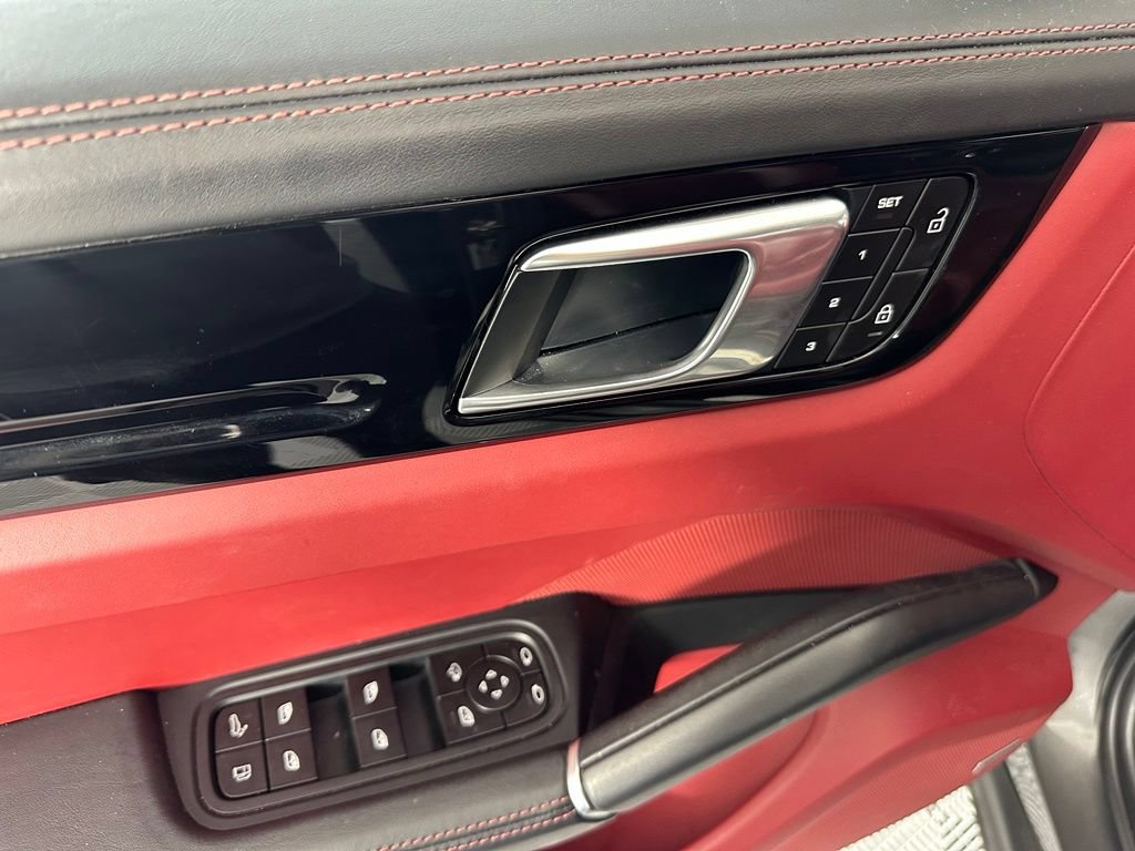 Certified 2023 Porsche Cayenne Coupe AWD/4WD image 17