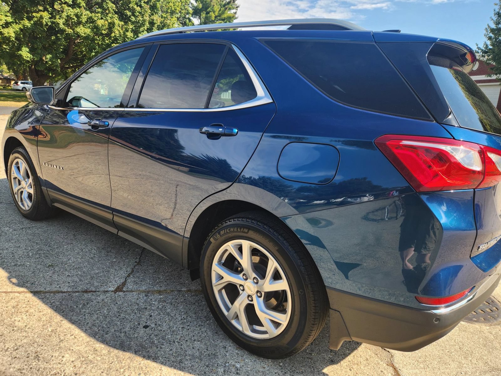 Used 2019 Chevrolet Equinox LT w/ Sun & Navigation Package AWD/4WD image 5