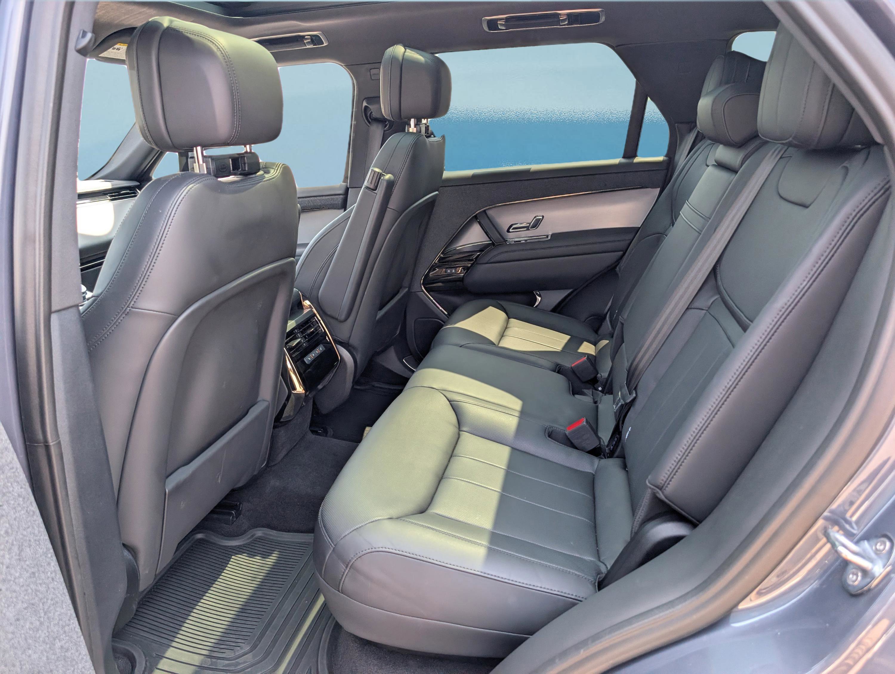 Used 2023 Land Rover Range Rover Sport SE image 15